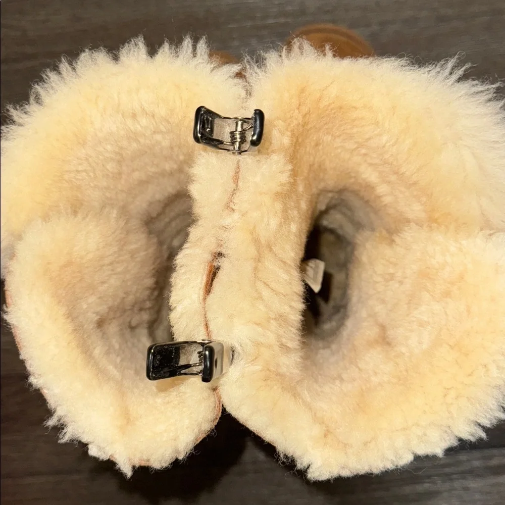 UGG Bailey Button Triplet Boots Chestnut FLAWED